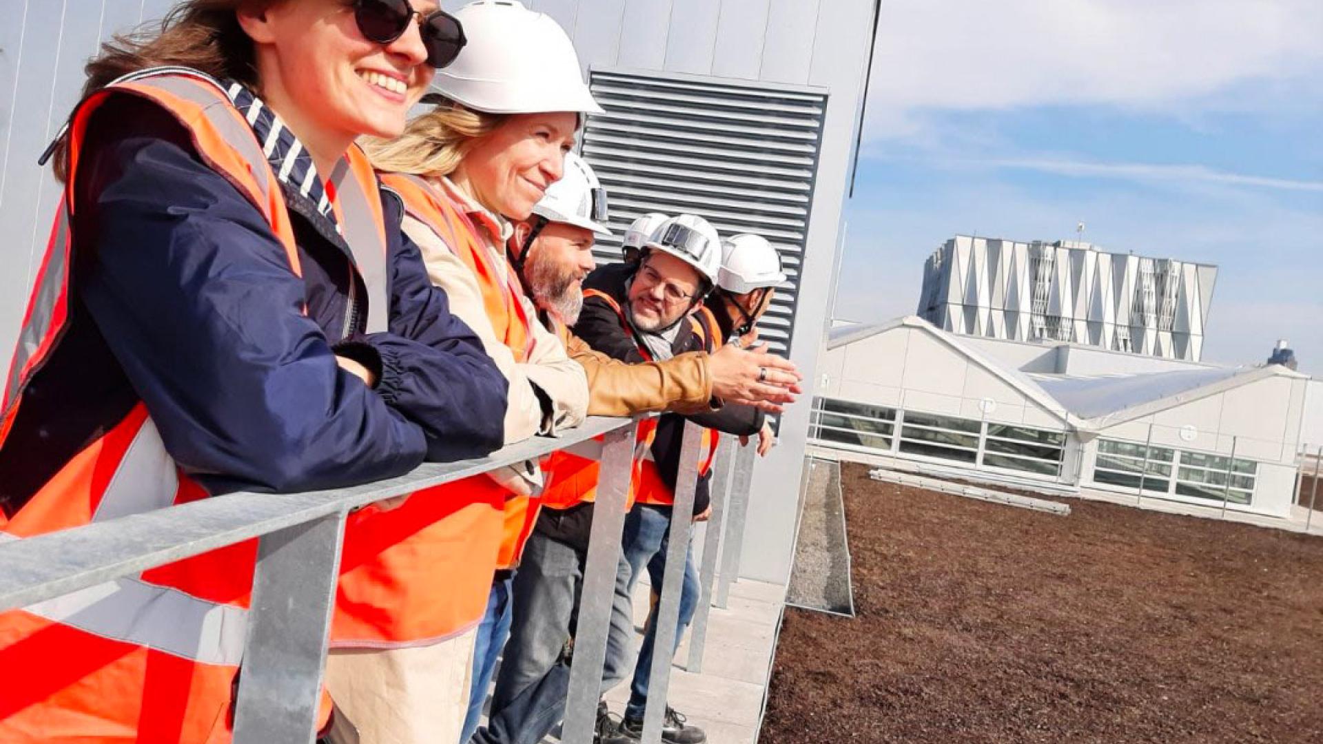 Les enseignants invités ont visité le chantier de la future école